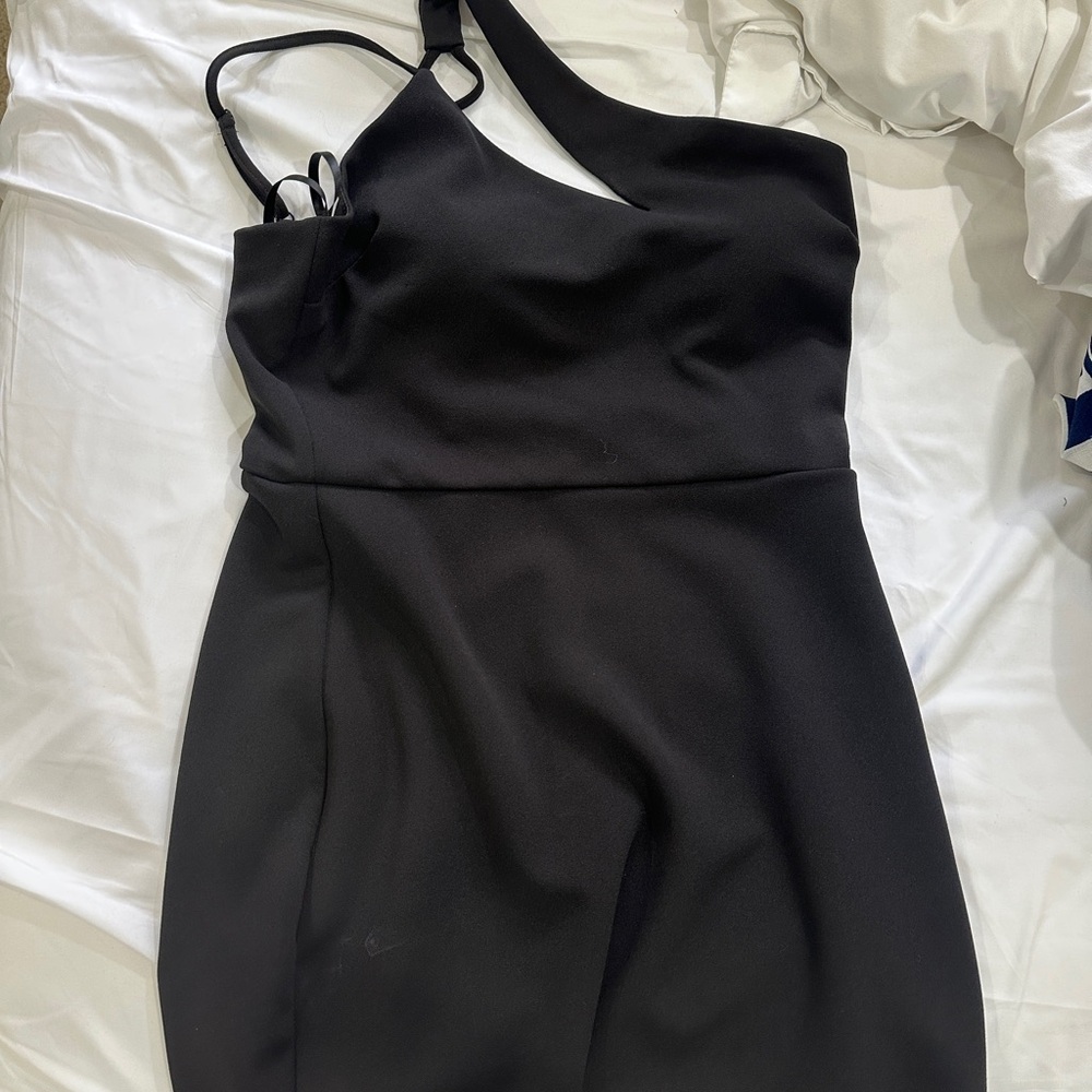 Elegant Black One-Shoulder Dress